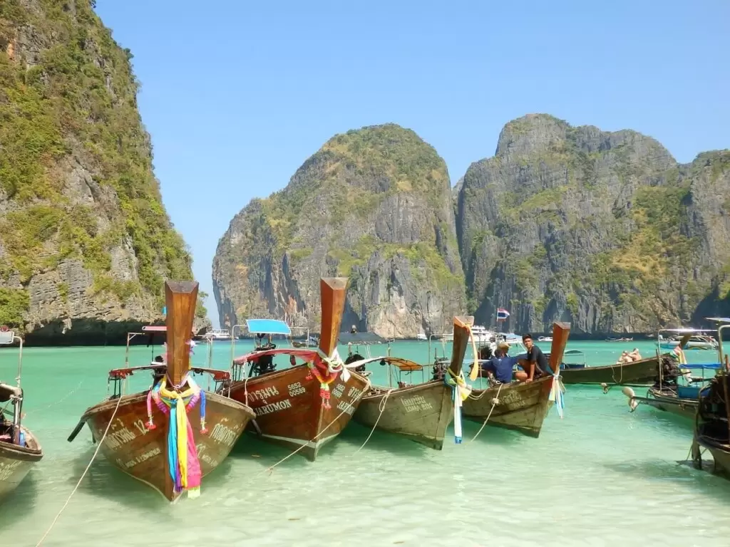 Boats-Phuket-Krabi-Phang-Nga-Baty-Andaman-Sea