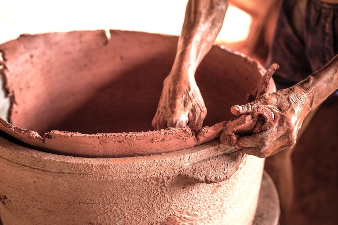 Pottery-workshop-ceramic-craft-workers-pot-art