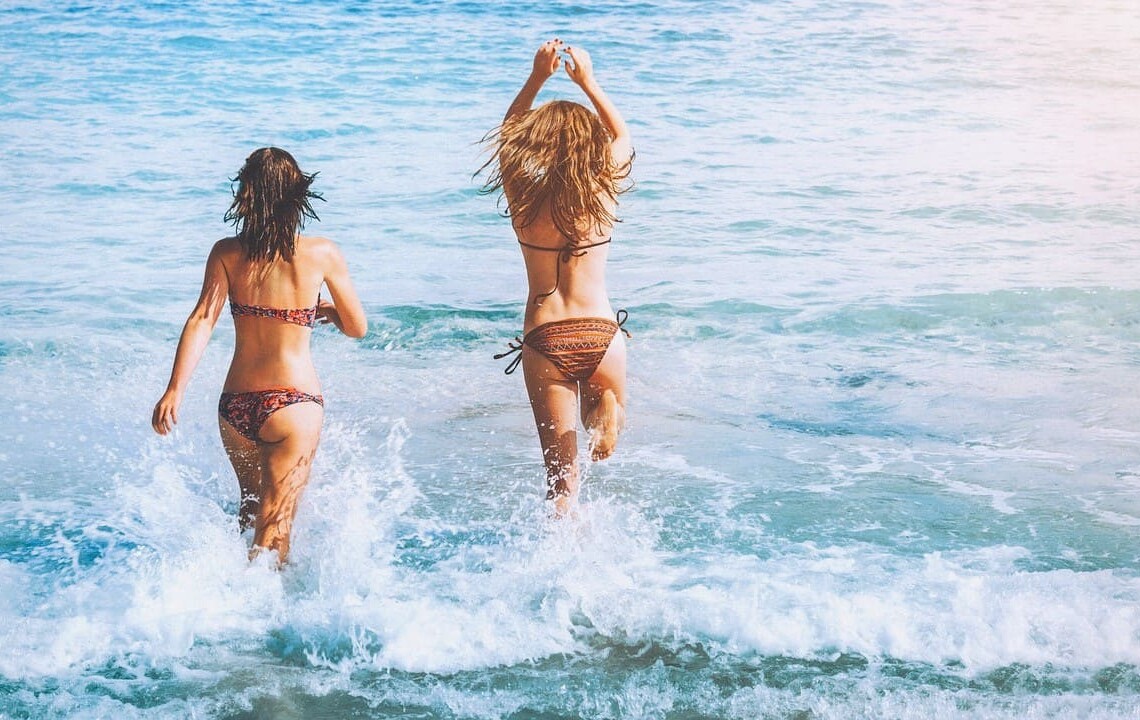 Stress-Free-Holiday-Travel-Guide-Friends-Women-Bikini-Beach-Sexy